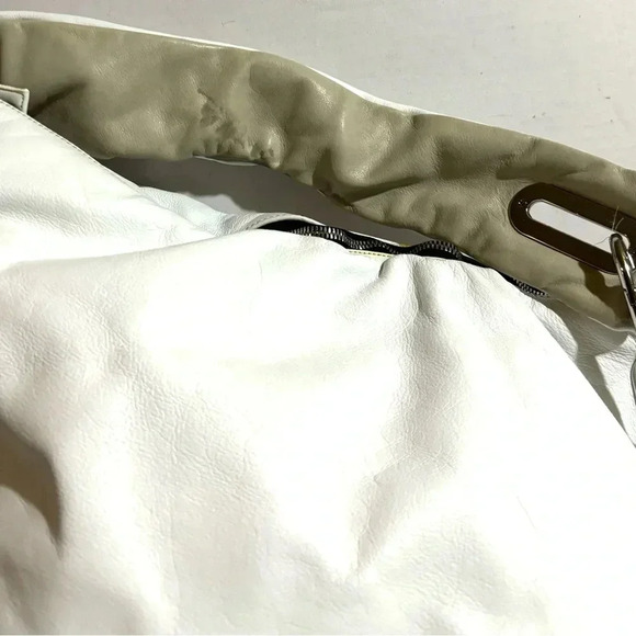 Vic Matie white pebbled leather shoulder handbag - Picture 6 of 10